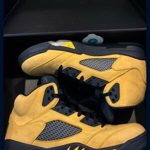 Nike Air Jordan 5 Retro SP "Michigan" in the Amarillo and College Navy colorway